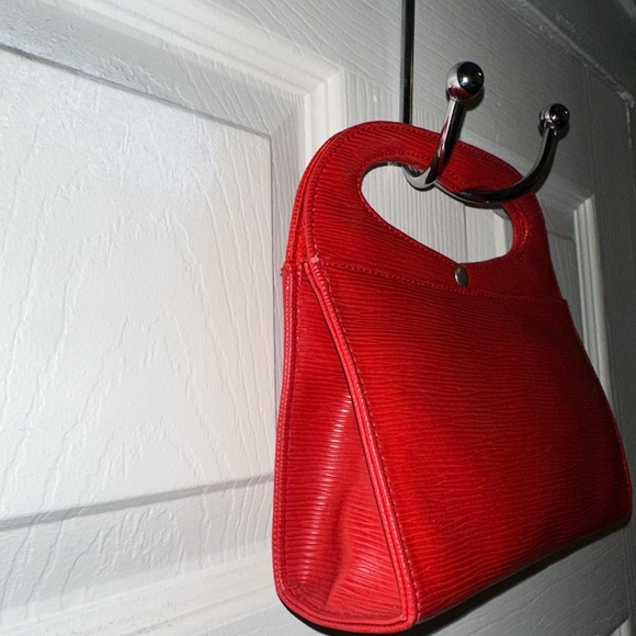 Bold Red Clutch with Textured Leather and Structured Shape - Picture 4 of 8